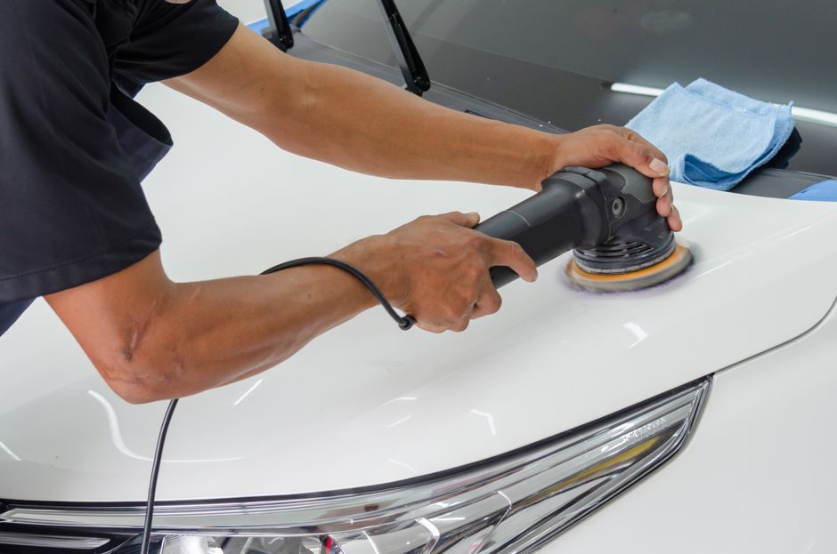 Nanošenje voska na lak automobila