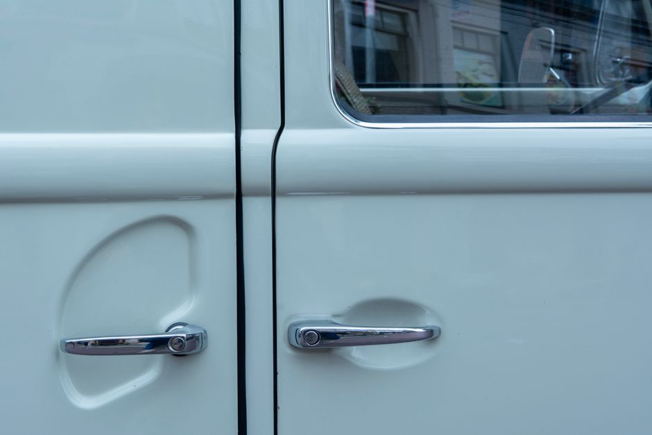 Folija na pragu vrata automobila